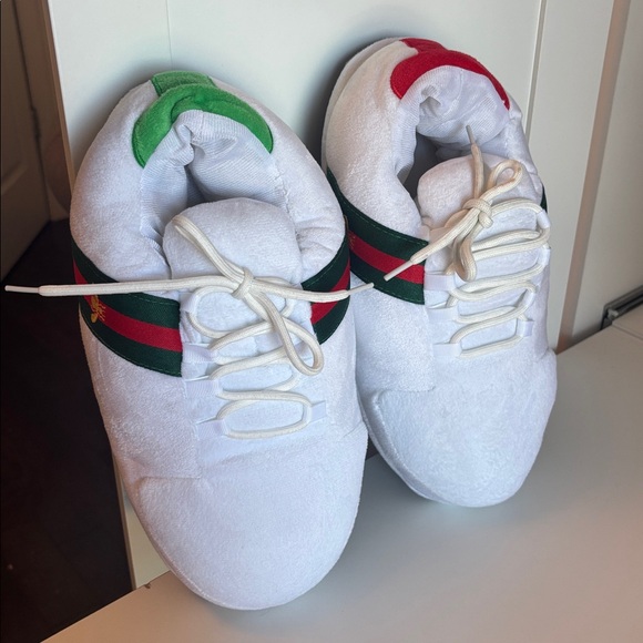 GC White Plush Unisex Slippers - Picture 2 of 7